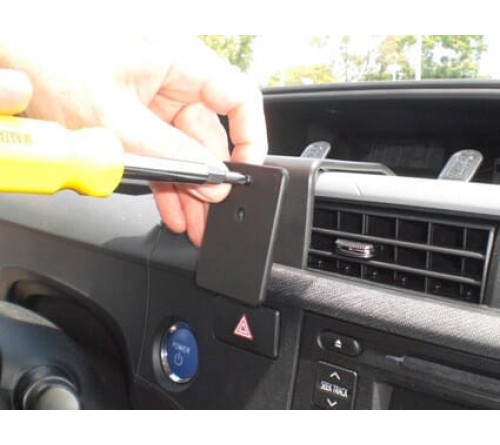 Proclip Toyota Prius C 12-17 Center mount