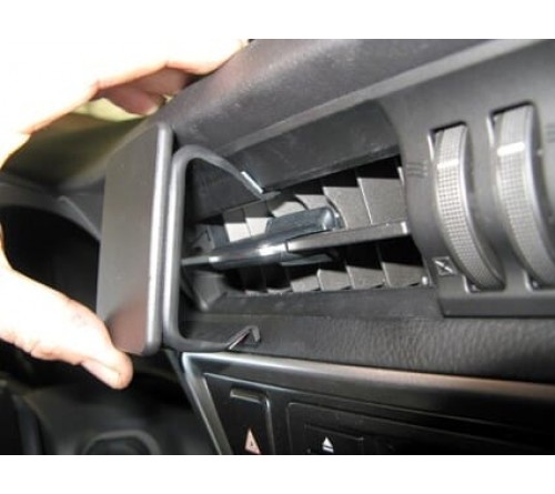 Proclip Toyota Auris 13-15 Center mount