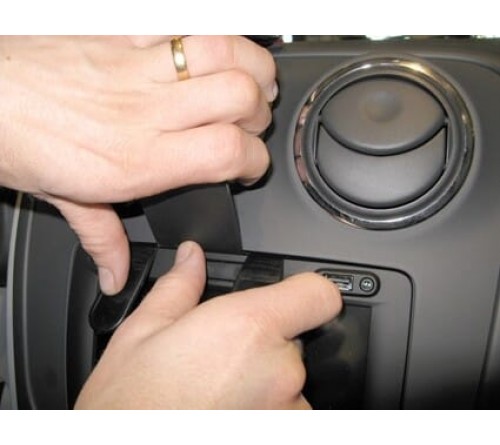 Proclip Dacia Logan/Sandero 13-21 Center mount