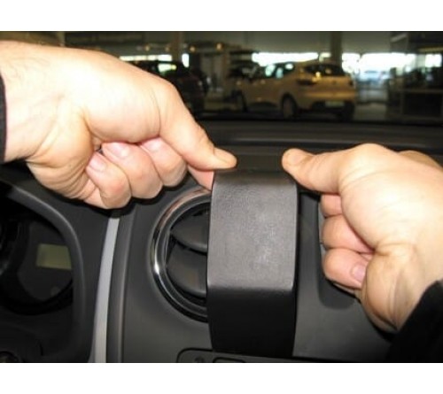 Proclip Dacia Logan/Sandero 13-21 Center mount