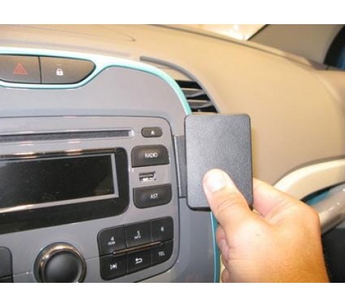 Proclip Renault Captur 14-17 NOT R-Link- Angled mount