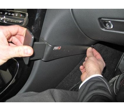 Proclip MB C-Class (with wood panel dash) 14-21 Angled mount