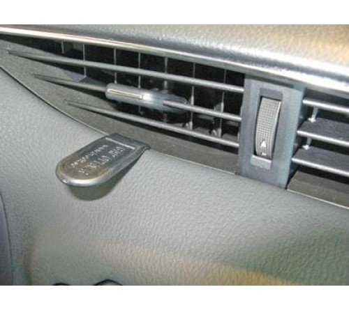 Proclip Toyota Yaris 15-20 Center mount