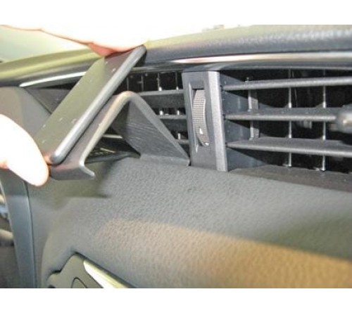 Proclip Toyota Yaris 15-20 Center mount