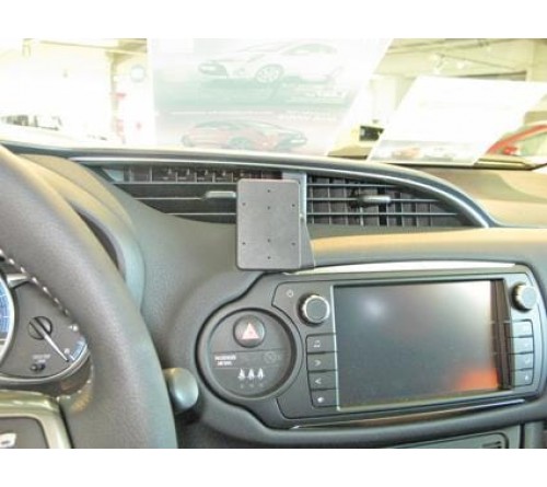 Proclip Toyota Yaris 15-20 Center mount