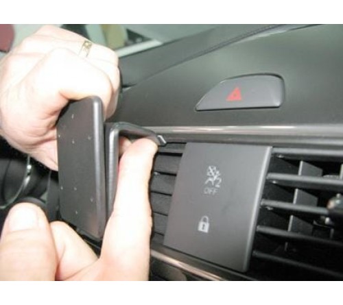 Proclip Nissan Pulsar 14-20 Center mount