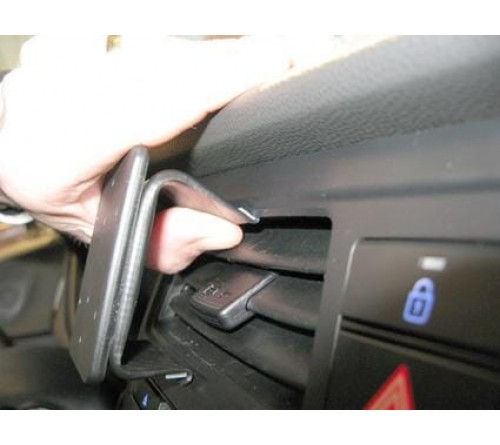 Proclip Hyundai i20 2015- Center mount