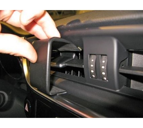 Proclip Toyota Auris 16-19 Center mount