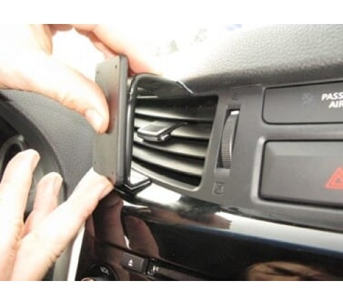 Proclip Nissan Navara 16-23 Center mount