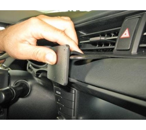 Proclip Toyota Avensis 16-19 Center mount