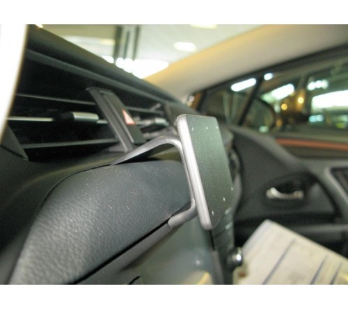 Proclip Toyota Avensis 16-19 Center mount