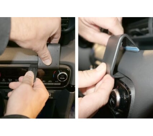 Proclip Toyota Yaris 21-23 Center mount