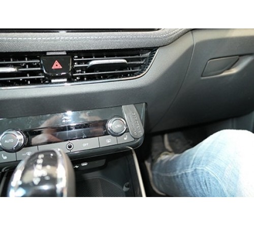 Proclip Skoda Fabia 22- Center mount
