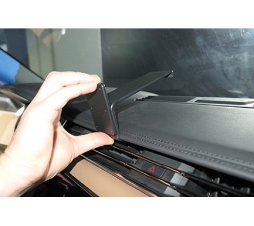 Proclip Land Rover Range Rover 22-/RR Sport 23- Center mount