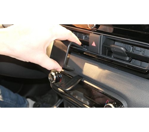 Proclip Toyota Yaris 24- Center mount