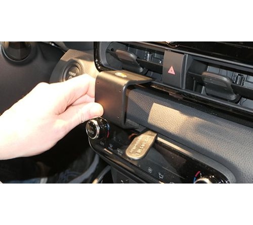 Proclip Toyota Yaris 24- Center mount