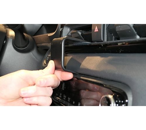 Proclip Toyota Yaris 24- Center mount