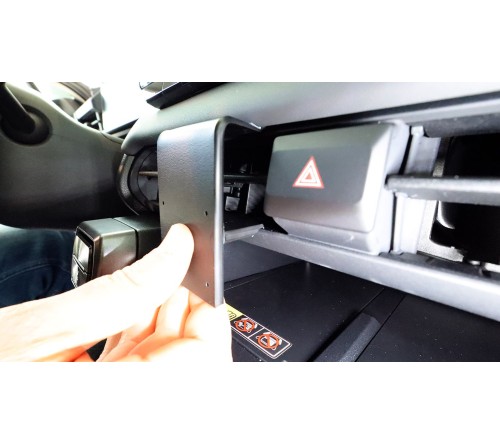 Proclip Toyota RAV 4 27- Center mount