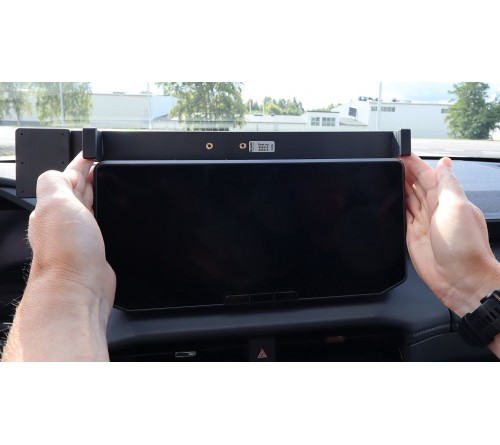 Proclip Toyota HiLux 27- Center screen mount